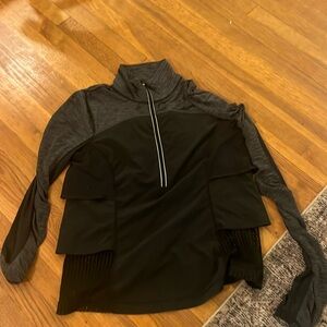 Size 6 tennis lululemon pullover half zip